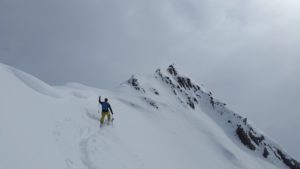 espace-killy_snowboarder_heli-skiing
